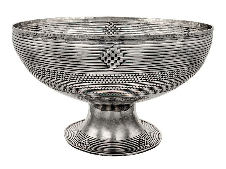 AlmanacAntiques's tweet photo. #RobertRiddleJarvie, working in #silver and #gold, is best known for his #trophies and #commemorativeware. Learn more. https://t.co/yRzyKVRAUA https://t.co/f9ByLi9DGT