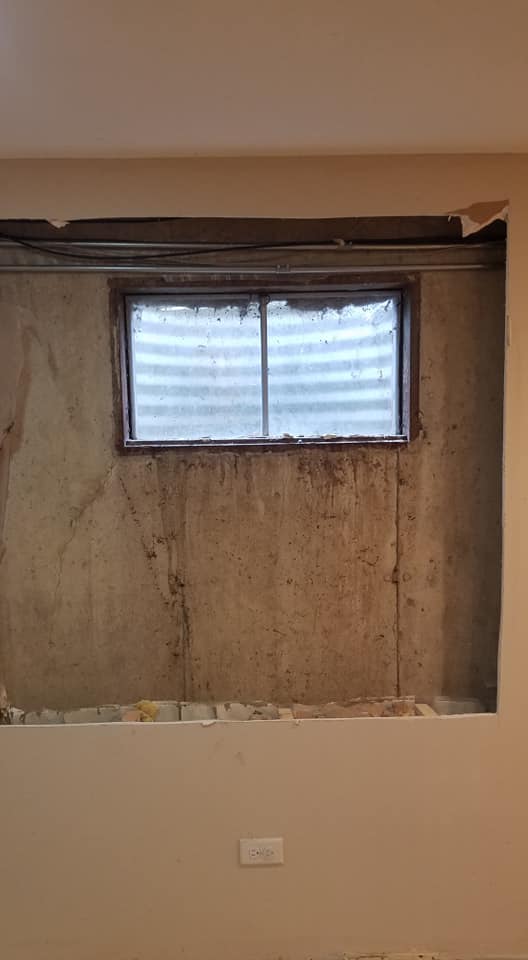 permasealchi's tweet photo. Cold &amp; snow doesn’t stop our Tribe from making drastic improvements to our customers homes! ❄️
Not only do these large windows add natural light to your basement, but they also provide a safety escape.

https://t.co/atgLuq5LIb
#egresswindow #basementwindow #safetyegress https://t.co/wA5Fji8Snp