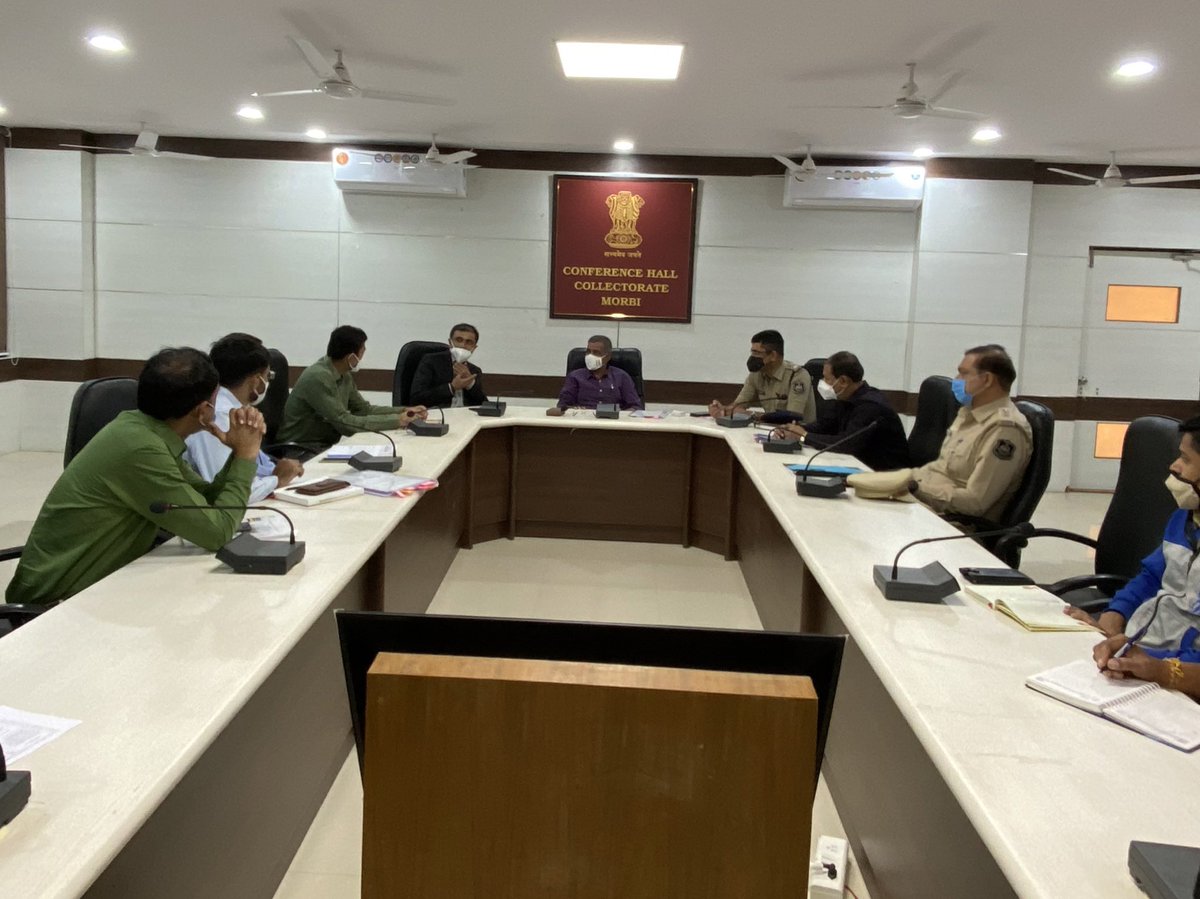 સ્થાનીક સ્વરાજ્ય ચુંટણી-૨૦૨૧ અનુસંધાને ચુંટણી ઓબ્ઝર્વરશ્રીની ઉપસ્થીતીમાં માન.કલેક્ટરશ્રીની અધ્યક્ષતામાં, એસ.પી.શ્રી તથા નિવાસી.અધિક કલેકટરશ્રીની હાજરીમાં  લો એન્ડ ઓર્ડર બાબતે સમીક્ષા બેઠક યોજવામાં આવી.