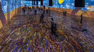 offbeatnews_'s tweet photo. Groundbreaking art: 'Immersive Van Gogh' arrives in Chicago.

Read here- https://t.co/sUchIvyX5Z

#art #vangogh #Chicago #digitalart #museum #immersive #innovation #offbeatnews https://t.co/tOFUyduUjl