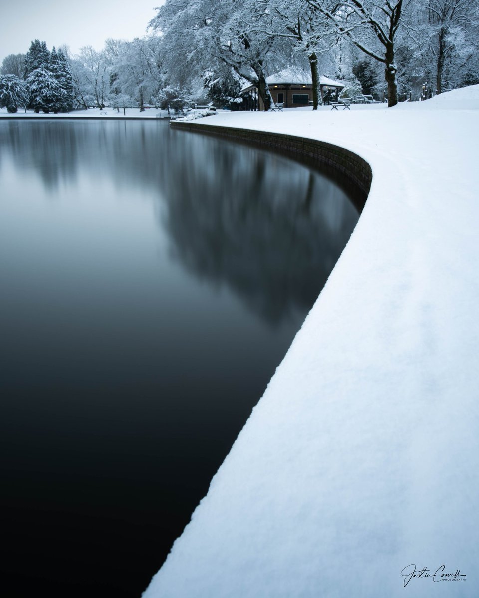 JCowellphoto's tweet photo. @GardensBuxton 2 years ago. The Pavilion Gardens at their wintry best. https://t.co/GMxcE7KNhq