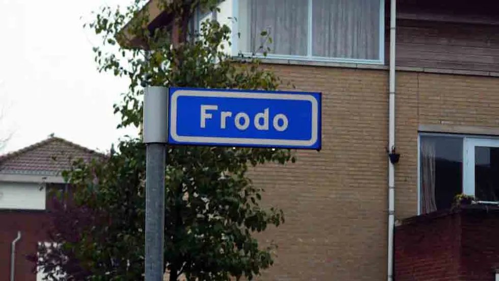 NaoCasanova's tweet photo. Hay un barrio en la ciudad neerlandesa de GELDROP (cerca de Eindhoven) cuyas calles tienen el nombre de personajes de El Señor de los Anillos. Todos buenos salvo Saruman.

Cuando se formó a principios de los 90, alguien hizo la propuesta de la novela y el ayuntamiento aceptó. https://t.co/WdnwOiOWkI