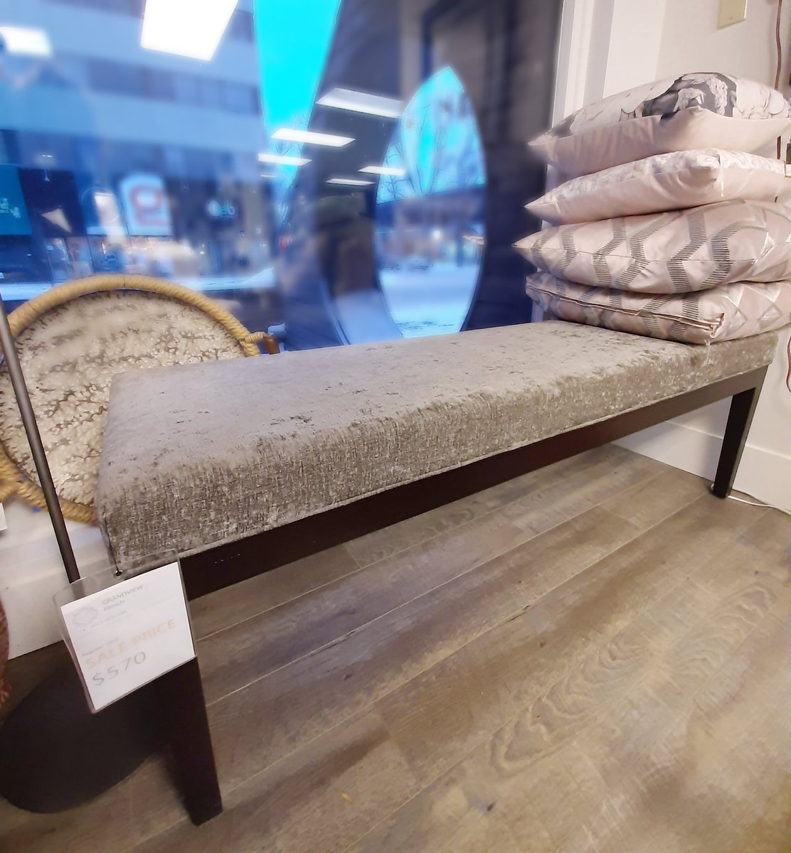 If you are in need of a bench we have 4 remaining benches all at 40% off the regular price.
#henrysinteriorsyeg #closeoutsale #yegsale #madeincanada🇨🇦 #shopsmall #shopsmallbusiness #shop124street