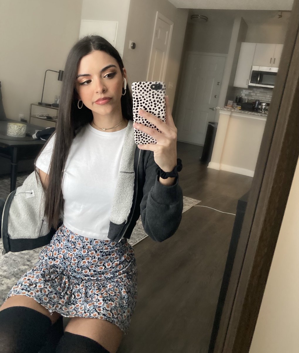 Itskwissy LIVE FOR 8 HOURS COME SEE ME https://t.co/ujU1BumWFp