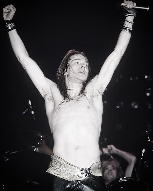 Happy birthday axl rose i love you. 