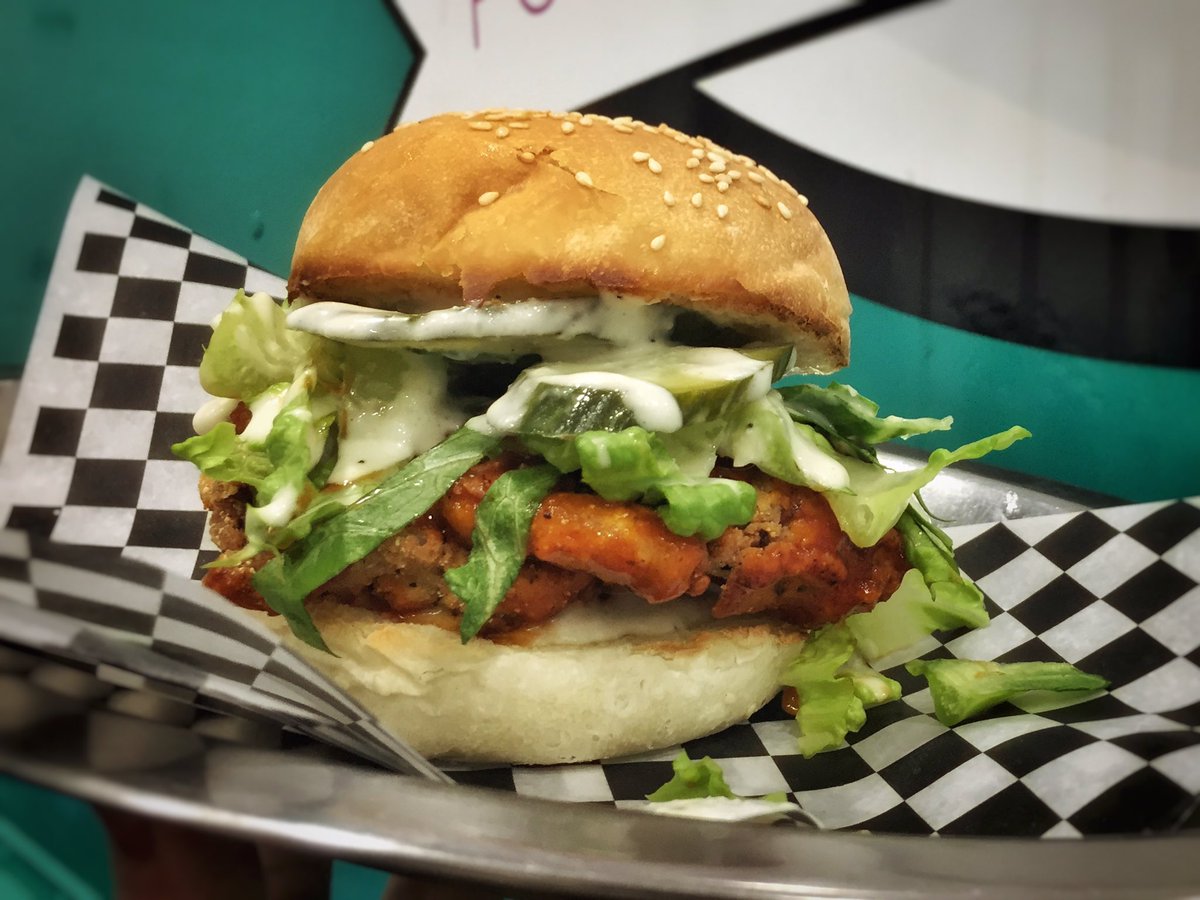 SaucyMouthTruck's tweet photo. Local, vegan, spicy.. our “Southern Fried Blue Ribbon Burger” is everything you want in a ‘berg! We partner with the best local companies like @NFMushrooms, #ChefMercer &amp; #LestersFarm to bring you the freshest local ingredients.

🌱🍔🔥😋

ORDER ONLINE 
https://t.co/KaEOHmdmj4 https://t.co/3u8NuwsfEr