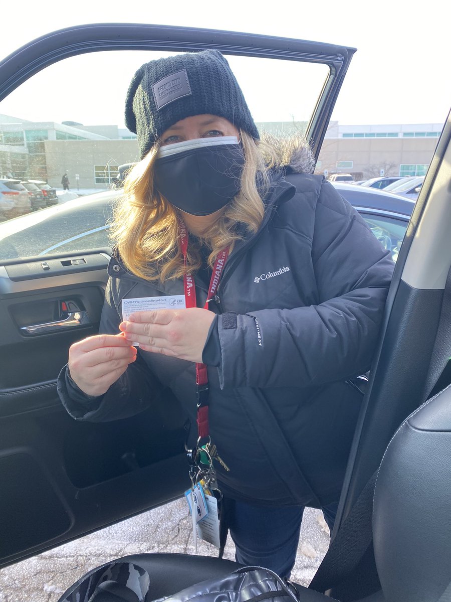 ElmhurstHomes's tweet image. Someone got her shot! 🦠💉🩹💪🏼Thank you @ElmhurstHealth #ThisIsOurShot #igniteD205
