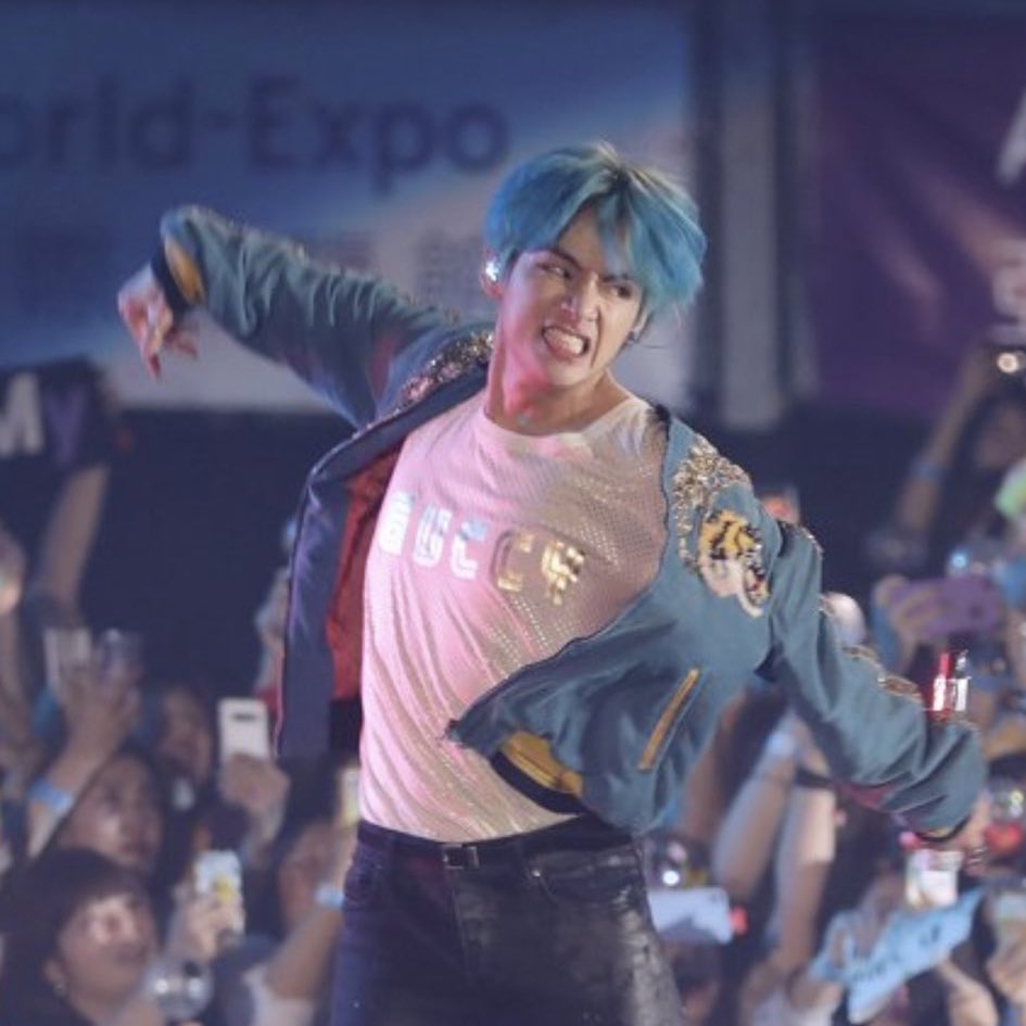 taehyungie vs. taehyung — a thread to show how insane his duality is