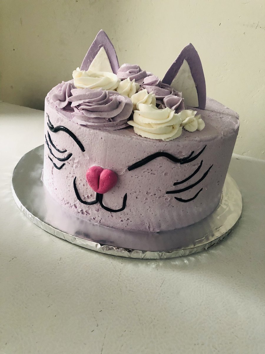BeeBakes2's tweet image. We tried something new today, a Cat cake 🥰