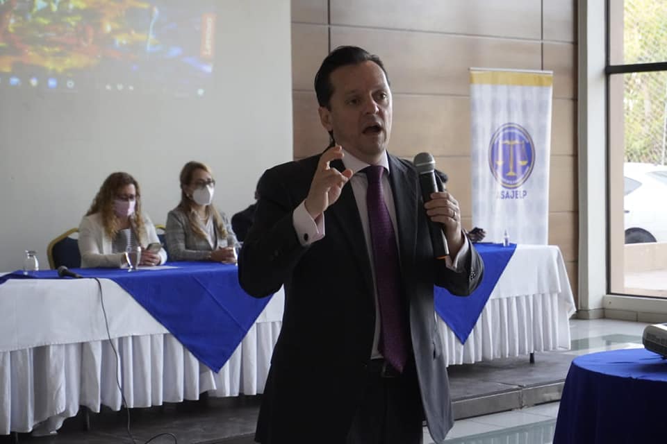 HectorABolanos's tweet photo. Gracias a los amigos que nos acompañaron en el evento organizado por Asajelp El Salvador y darnos la oportunidad de exponer nuestras propuestas como candidato a CSJ 2021. 
¡Cuento con tu apoyo!

#porunderechomáshumano 
#csj2021 https://t.co/fuCqLhSbuu