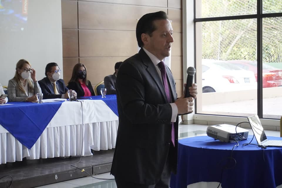 HectorABolanos's tweet photo. Gracias a los amigos que nos acompañaron en el evento organizado por Asajelp El Salvador y darnos la oportunidad de exponer nuestras propuestas como candidato a CSJ 2021. 
¡Cuento con tu apoyo!

#porunderechomáshumano 
#csj2021 https://t.co/fuCqLhSbuu