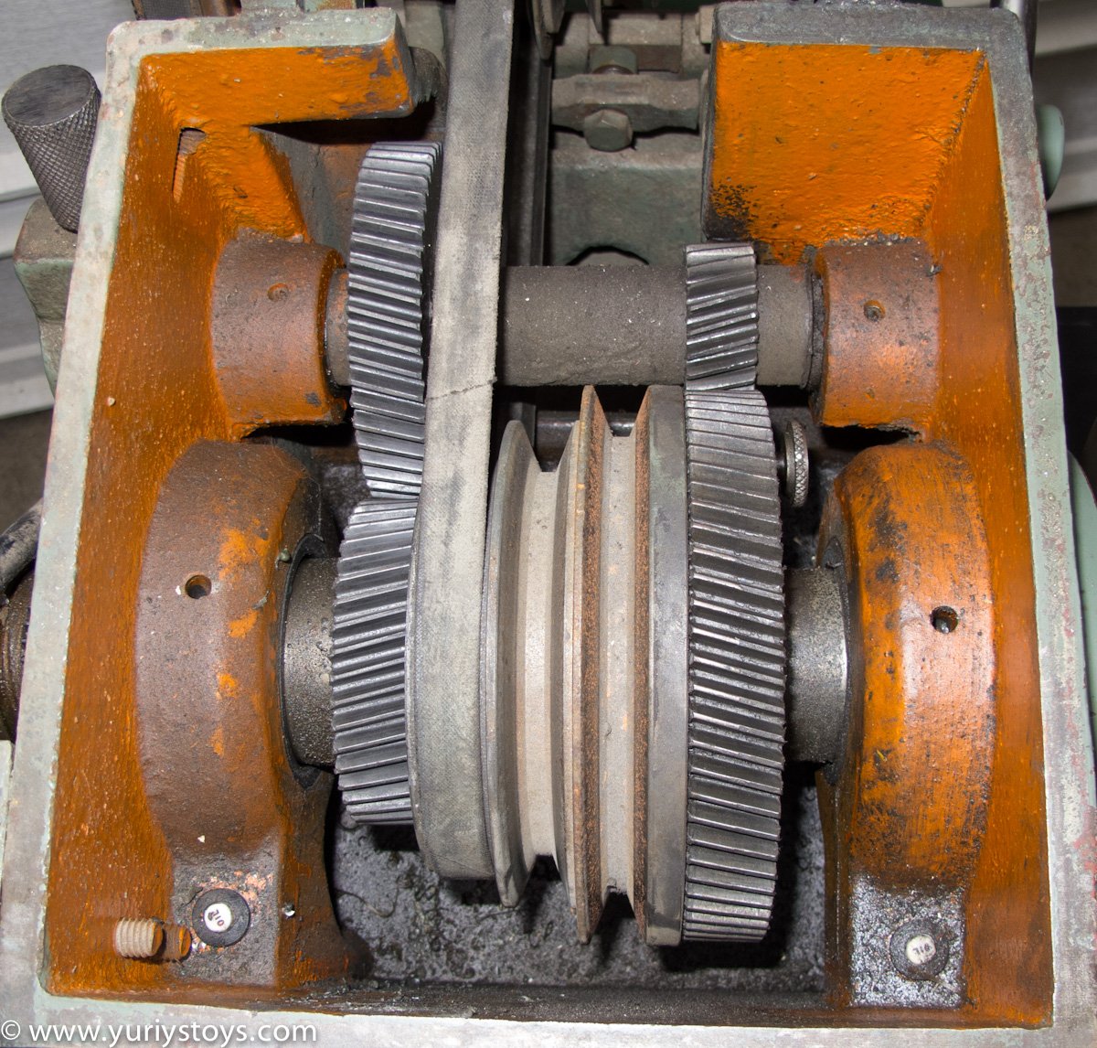 Gear head or belt drive? No difference between the two....EXCEPT...You have to change the belts to change the spindle speed. To some people thats a hassle but a gear head lathe is about $500 to $2000 more.Gear head is NOT the gear box!