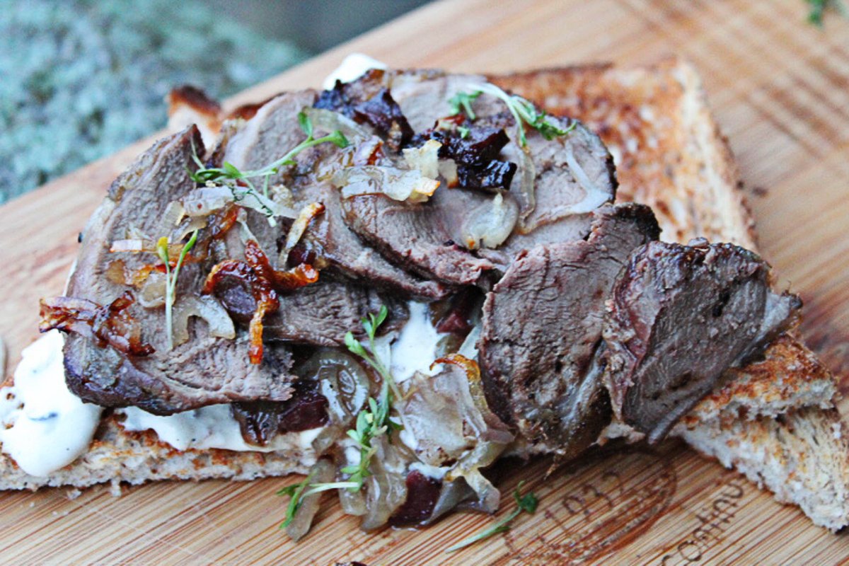 HnCkatja's tweet photo. Taubenbrust on Toast. Jetzt online! 
Natürliches und einfaches Essen.
https://t.co/AUEtdaD0Io

#lovefood #Jagd #hunting #homecooking #foodblog #food #foodie https://t.co/o5pGLU75Lj