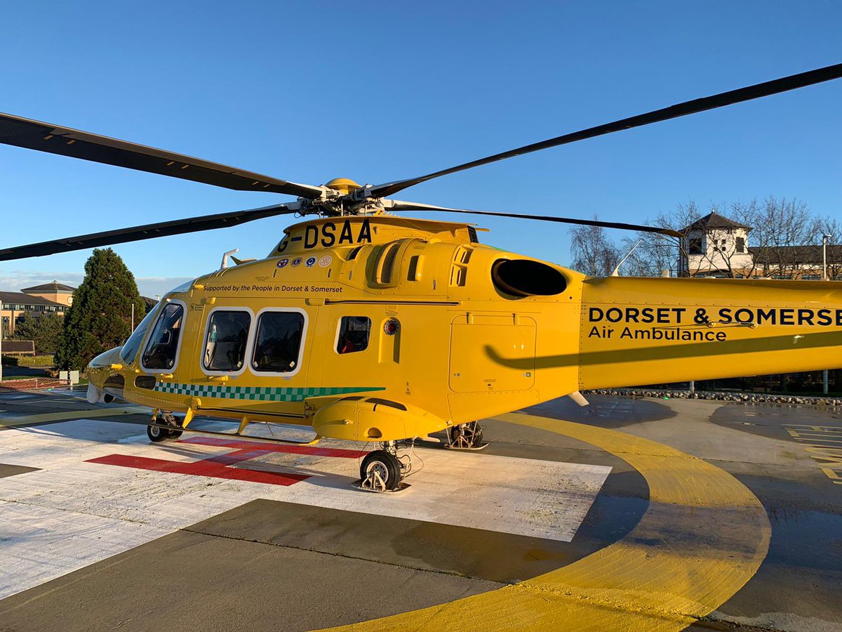 Look who’s just dropped to use the welfare car! <a href="/dsairambulance/">Dorset and Somerset Air Ambulance (DSAA)</a> @Rob_CFRManager  #volunteers #welfareCar #team999
