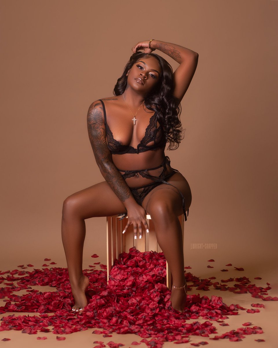 nylondyn's tweet photo. brown girl🤎 https://t.co/f6226DmD2j