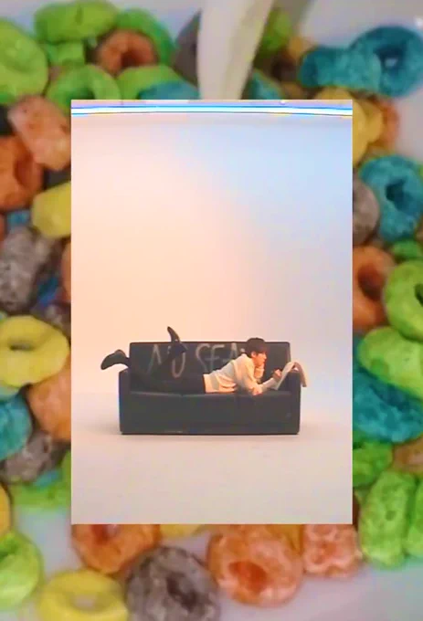 Tiny Seokjinnie Froot Loop 
#btsfanart #bts #jin @BTS_twt 