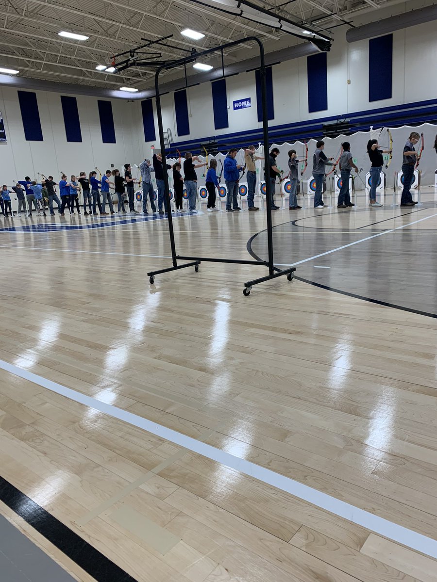 MrsStarkELA's tweet photo. Neosho Junior High archery at Carthage today. So proud of the improvements they made since last week. @NeoshoJH #njharchery https://t.co/FAKOz7lvmX