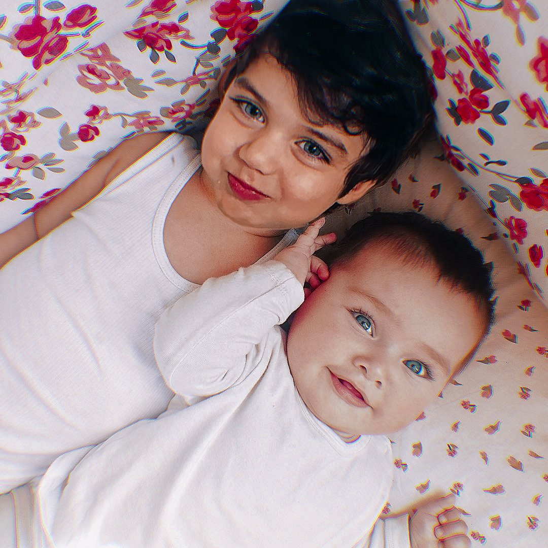 DEVlLSNOTE's tweet image. upon cleaning my phone i found these pictures of zee and zara when they were still a bit smol..