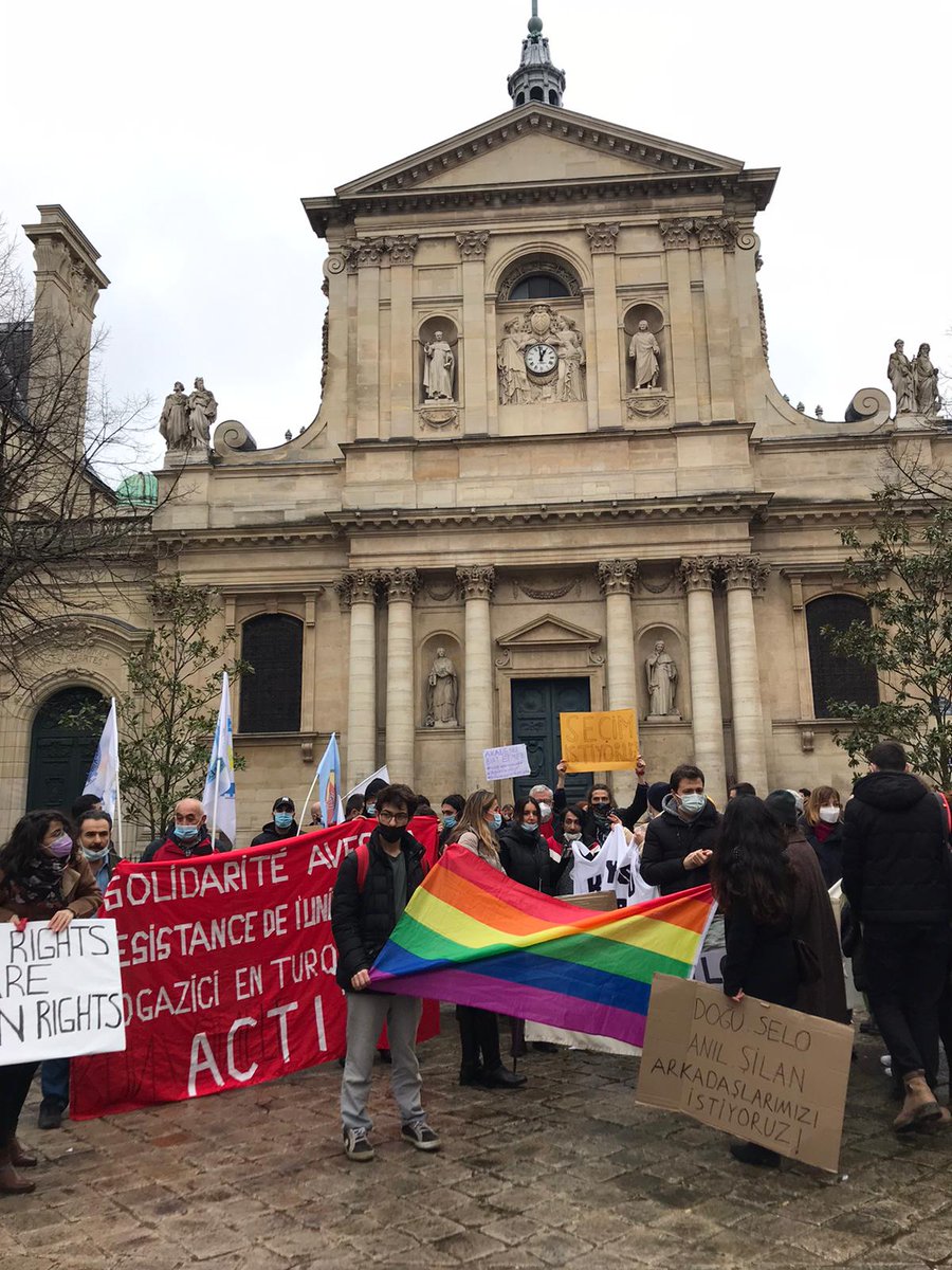 Universitaires pour la Paix tweet media