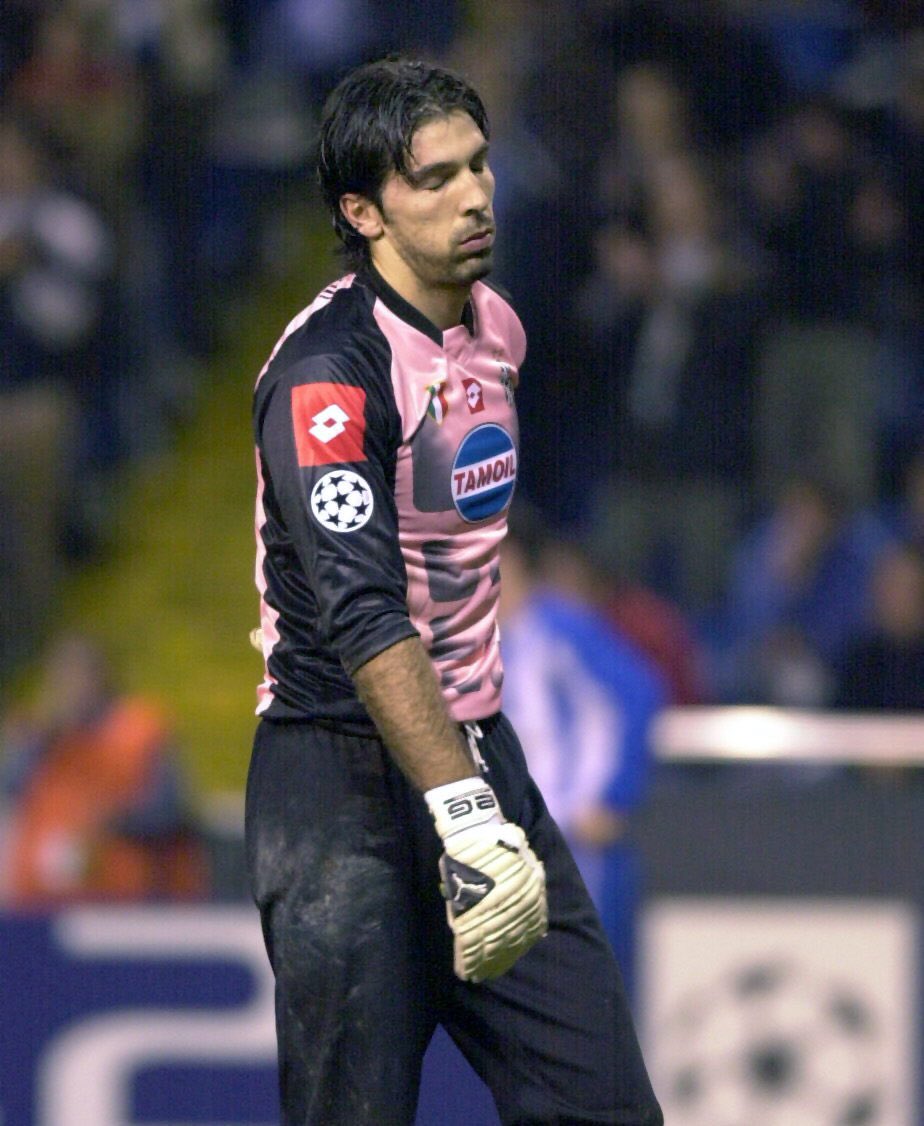 Juezcentral's tweet photo. A propósito del suicidio del Morro García: la depresión en el deporte de alto rendimiento. Le pasó a Gigi Buffon, en su mejor momento. Así lo contó en una carta que se escribió a sí mismo en @PlayersTribune : https://t.co/lqQzm14GsT