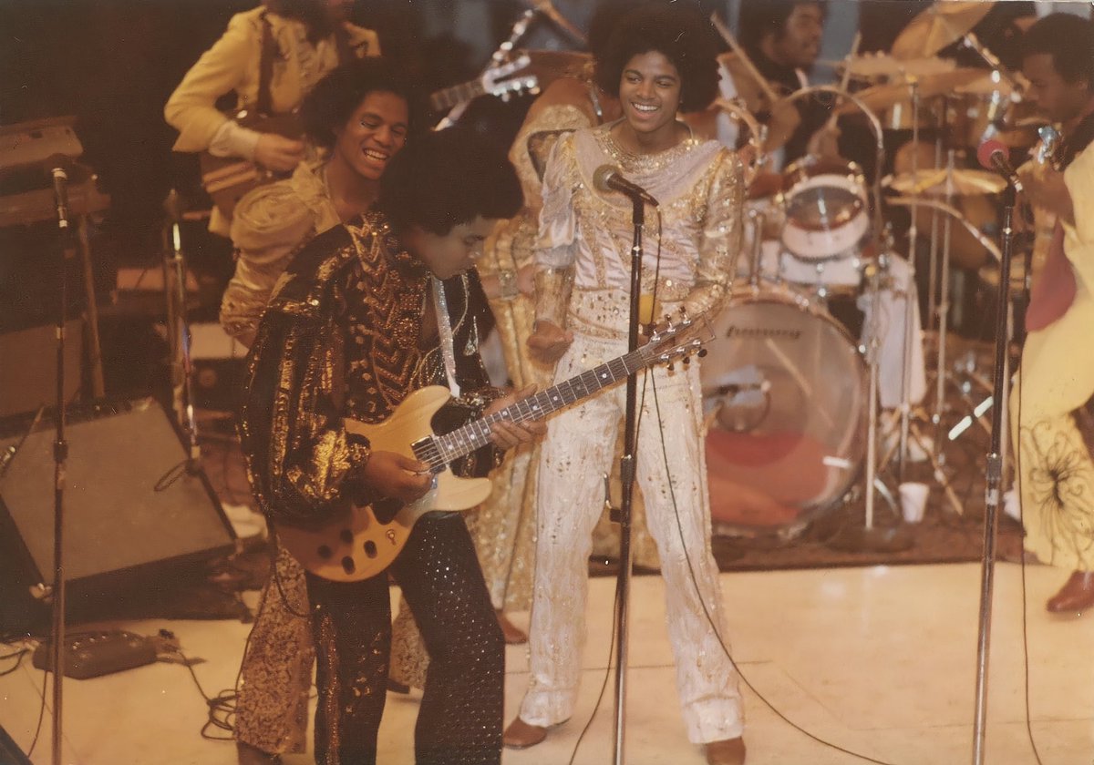 jsugarfootm's tweet photo. My very first tour with @Jacksons on their "Destiny Tour" in 1979!!! Here...in heart, spirit mind and soul, touching the lives and the souls of the fans, with our special love of song, rhythm and  rhyme...and smiles painted on our faces and theirs...🙂 #michaeljackson https://t.co/7hnRbTi2O6