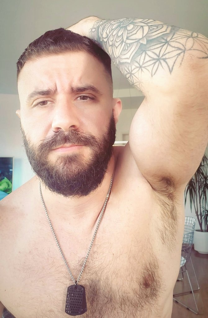 ¿A alguien más le calientan los chivos? 💪👃🤤