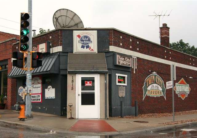 picturesofdives's tweet photo. Twin City Tavern - Kansas City, MO https://t.co/uOrZdx3Kl4