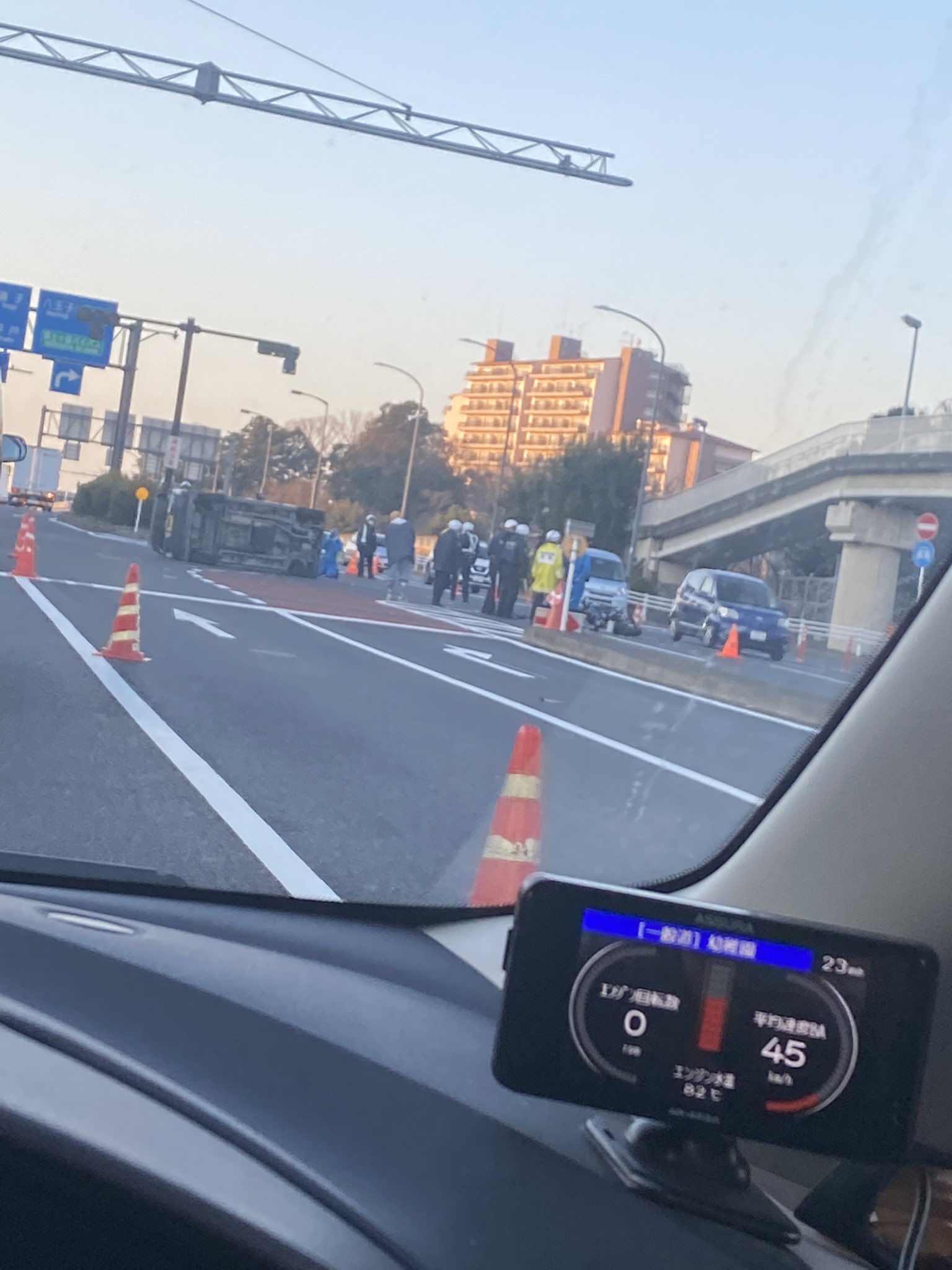 ずーしみさん また環2で事故や 3 Nboxが横転してバイクが転けてる T Co Mkxcdolm7m Twitter