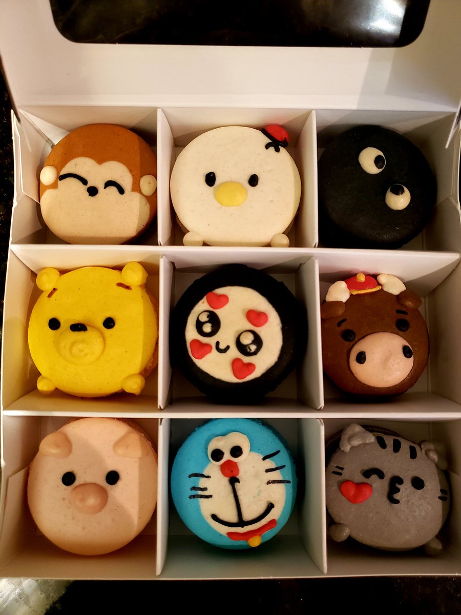 CWangTO's tweet photo. Picked up delish asian-inspired #macarons from #DaanGoCakeLab today (inspired by @jeaniebabie82). Their cakes are heavenly as well.
As a new #fangirl customer, I'm going to be cheering on @Baker_Siu on #masterchefcanada season 7! π£ https://t.co/38V0t01zwk