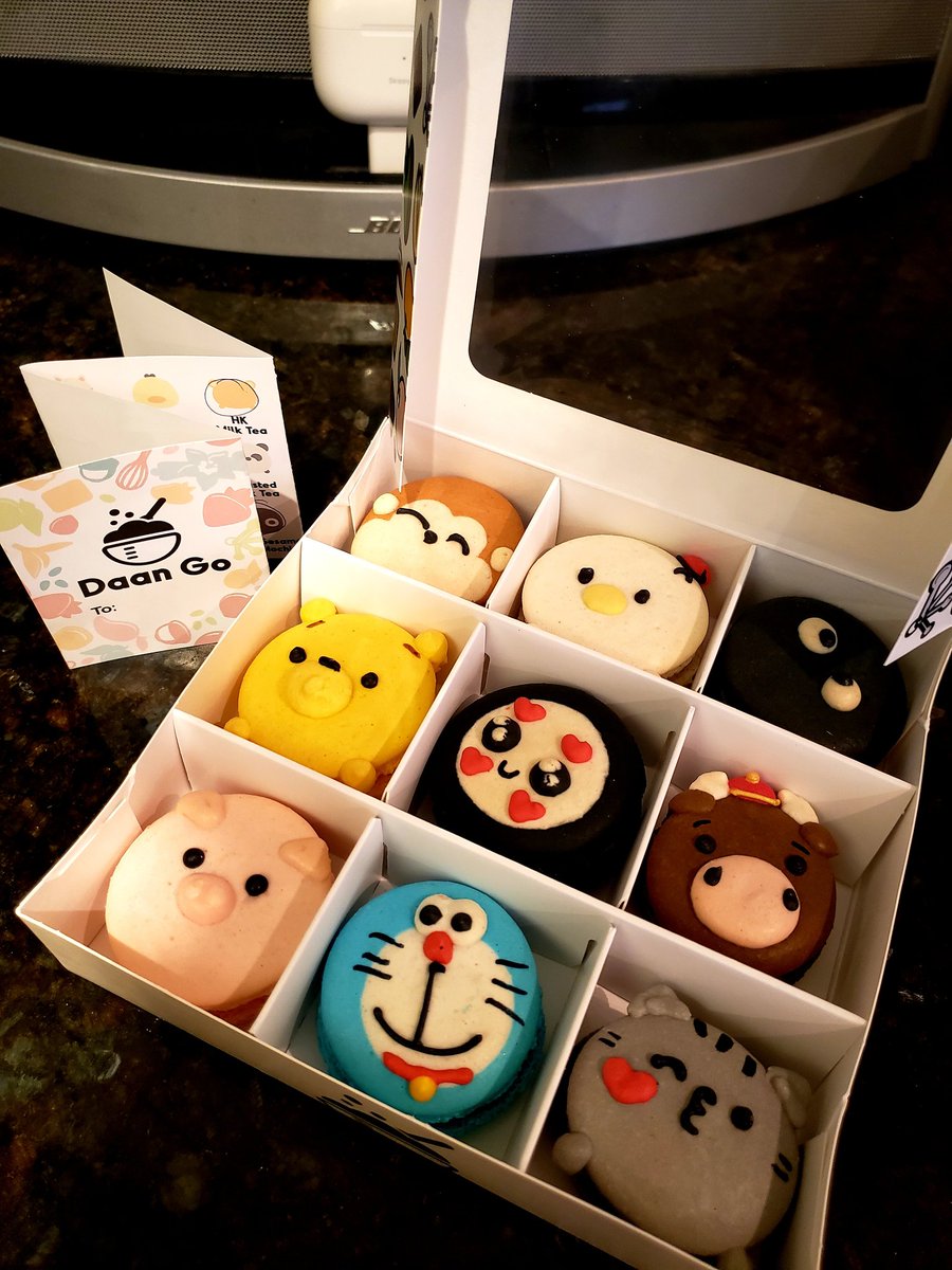 CWangTO's tweet photo. Picked up delish asian-inspired #macarons from #DaanGoCakeLab today (inspired by @jeaniebabie82). Their cakes are heavenly as well.
As a new #fangirl customer, I'm going to be cheering on @Baker_Siu on #masterchefcanada season 7! π£ https://t.co/38V0t01zwk