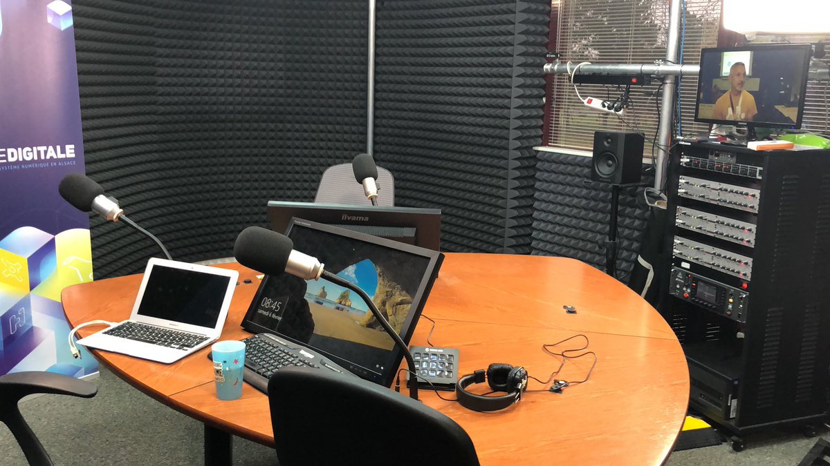 AlsaceDigitale's tweet photo. #HICamp J2 : un dispositif d’échanges et de partages en continu (merci radio Arc en Ciel !!)
#hackathon #methodesagiles https://t.co/6Uz7lGgk6Q