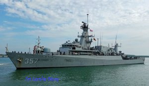 seawaves_mag's tweet photo. Sri Lanka : Indonesian Naval Ship KRI Bung Tomo arrives at Sri Lanka’s Hambantota Port https://t.co/rqBhAjk40u #ColomboPage via @ChandraniGunara https://t.co/4T4Lgyu71x
