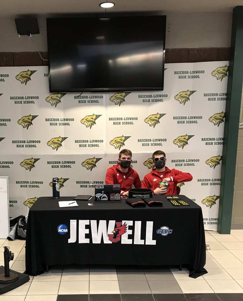 JewellPWLFT's tweet photo. Jacob and Calvin had a great time helping at Basehor. Thanks @BobcatPower for allowing us to be a part of your meet. We will be back for State in a few weeks 💪🏼
#Powerlifting #hspowerlifting #defendthenest https://t.co/q3niBTQTub