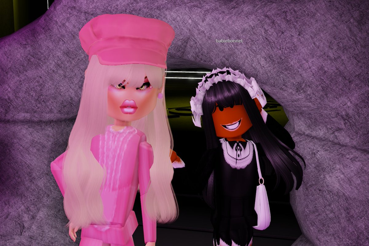 LunaDollRBLX's tweet photo. I had such a fun time walking in Dior Inc's show! I am so happy everything went well! Even though it got a bit roughhhh, I am extremely happy for @AmariahRBX ! Tysm again! The game shut down before I can take a male pic but it's fine. https://t.co/CGZL2Husak