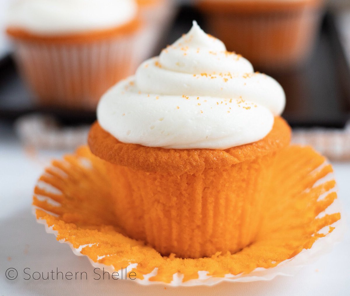 Oscar Isaac as cupcakes, a thread