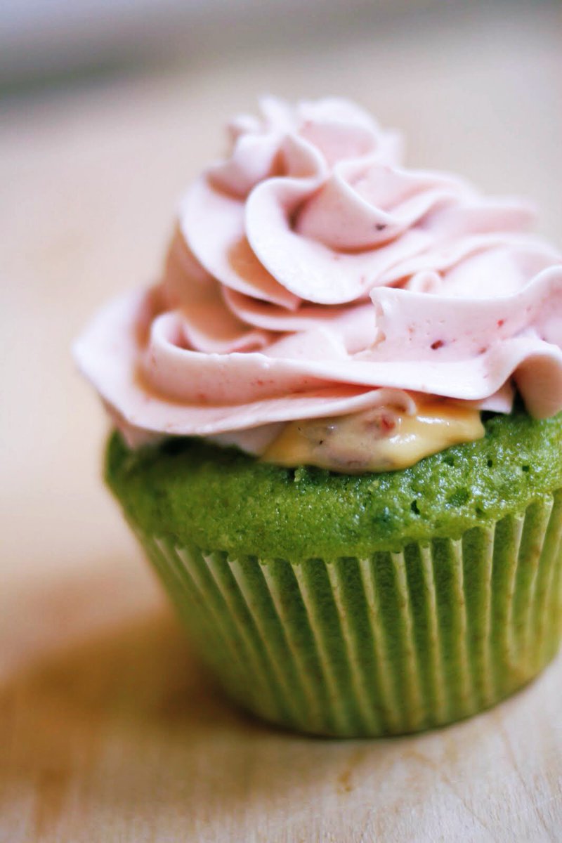 Oscar Isaac as cupcakes, a thread