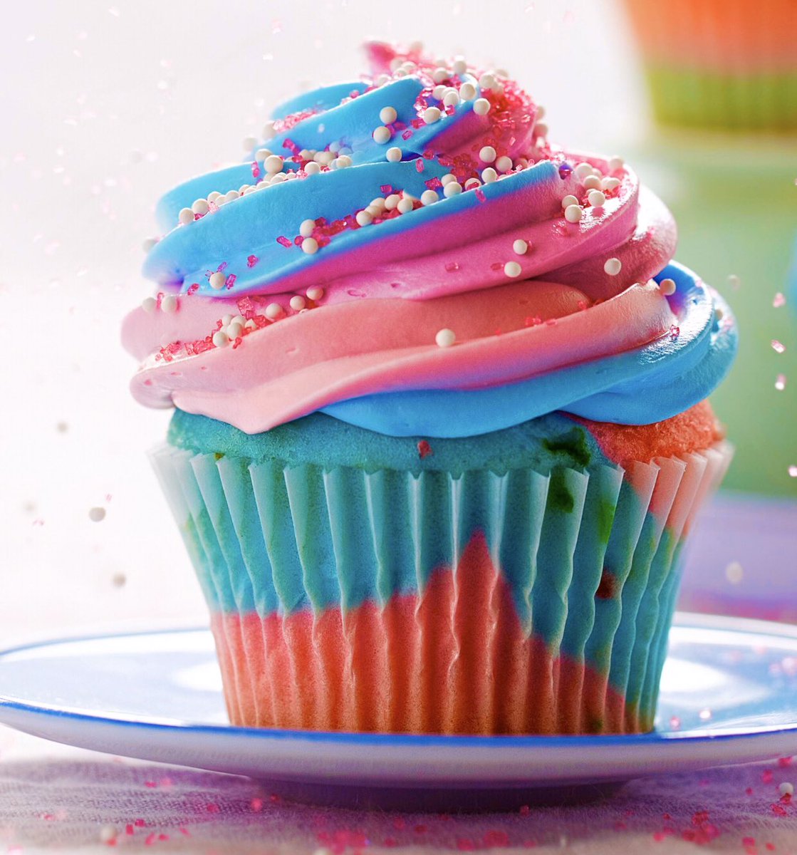 Oscar Isaac as cupcakes, a thread