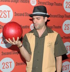 Oscar Isaac as cupcakes, a thread