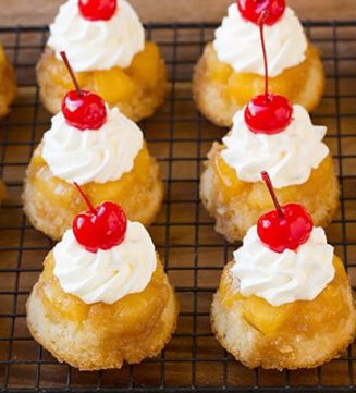 Oscar Isaac as cupcakes, a thread