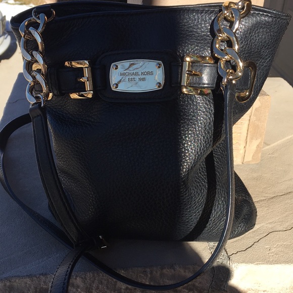 NatyPooo's tweet photo. So good I had to share! Check out all the items I'm loving on @Poshmarkapp #poshmark #fashion #style #shopmycloset #michaelkors #ugg #lizclaiborne: https://t.co/ZUoWXdBBNS https://t.co/3fznOaoFma