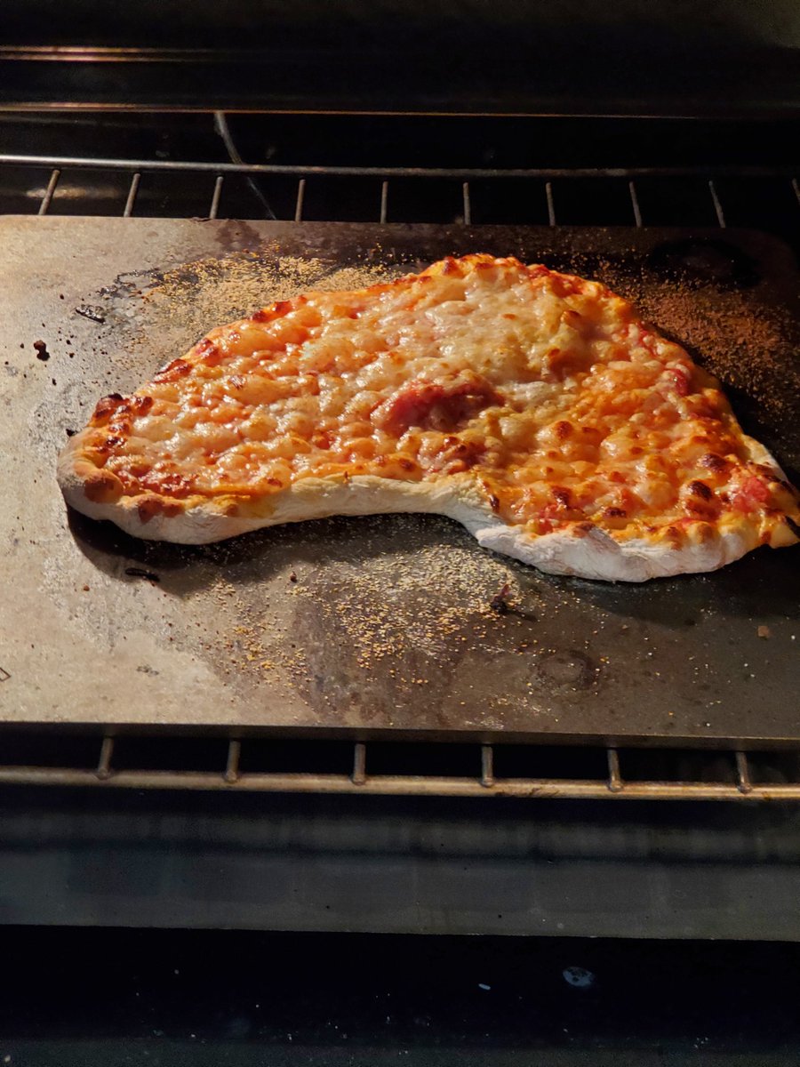 chip_tashjian's tweet photo. Meatball and ricotta, bbq chicken and red onion and trial run...heart shaped cheese for my girls. #homemade #notdelivery #pizza #pizzasteel https://t.co/LFZNeMZtHS