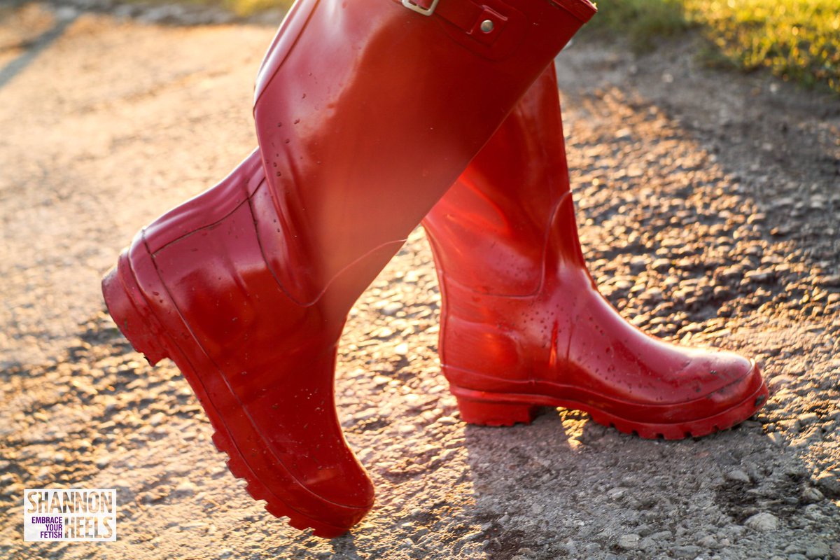 shannonhuxley_x's tweet photo. Red Rubber Boot Wellie Fetish - the shine, the creases, the way the mud sticks, the space between boot and sole, the thought of the smell of the rubber, this is my fetish... #onlyfansbabe #wellies #rubberboots #redwellies #welliefetish #rubberfetish https://t.co/Qjn8nicRPX