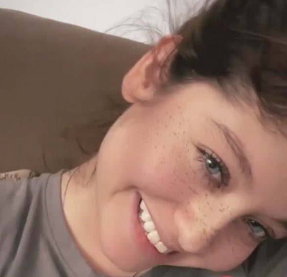 princessdekarol's tweet photo. Ella es mi razón por la que sonrió 🦋 https://t.co/nRV5eraqQp