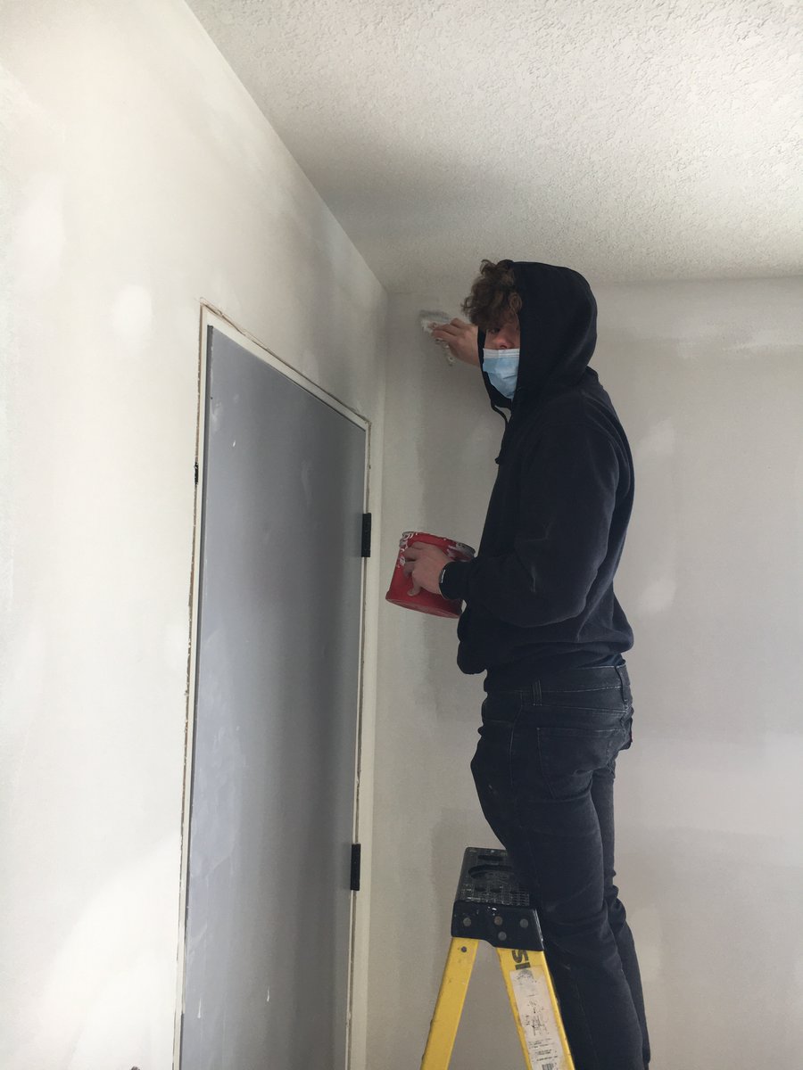KACC4083's tweet image. Moving right along!  Yes, KACC Construction Technology students are already priming walls at #House22.  These students do fabulous work. #Finishing #Drywall #NewHomeConstruction #Construction #Homebuilder #PrimeThenPaint #CTERealWorld #LearnThenEarn #CTEMonth #Professional