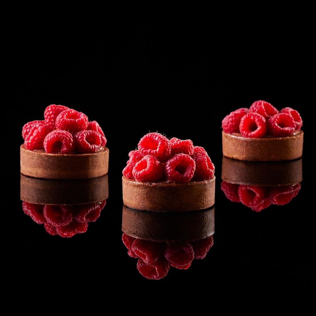 ThermomixMexico's tweet photo. ¡El amor está en el aire! 💘 ¿O será el dulce aroma de los espectaculares postres de @BachourAntonio? ⁠🍰⁠

Próximamente presentaremos en #Cookidoo®️ increíbles creaciones en una nueva colección (8 de febrero). No te puedes perder estas deliciosas recetas. ⁠#Thermomix®️ https://t.co/Eu034kdLVt