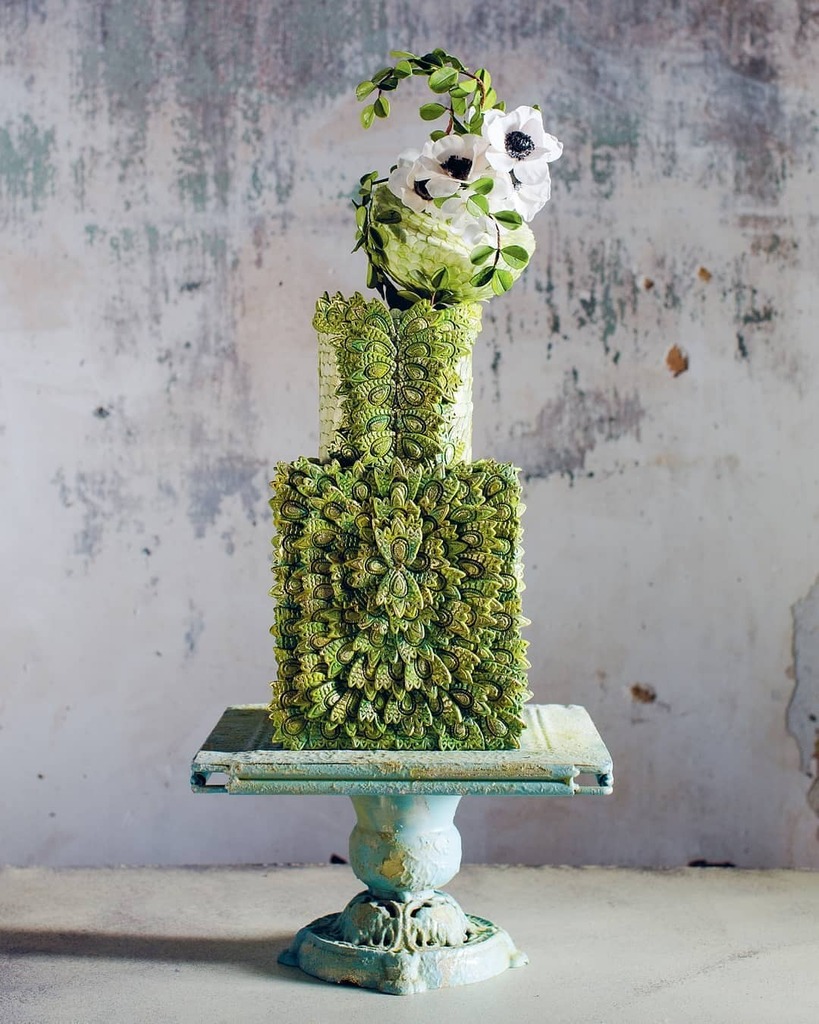 TYWPodcast's tweet image. Drooling over this dreamy #weddingcake 🍰  Photographer: kateheadley Cake: @maggieaustincake  #rentmywedding