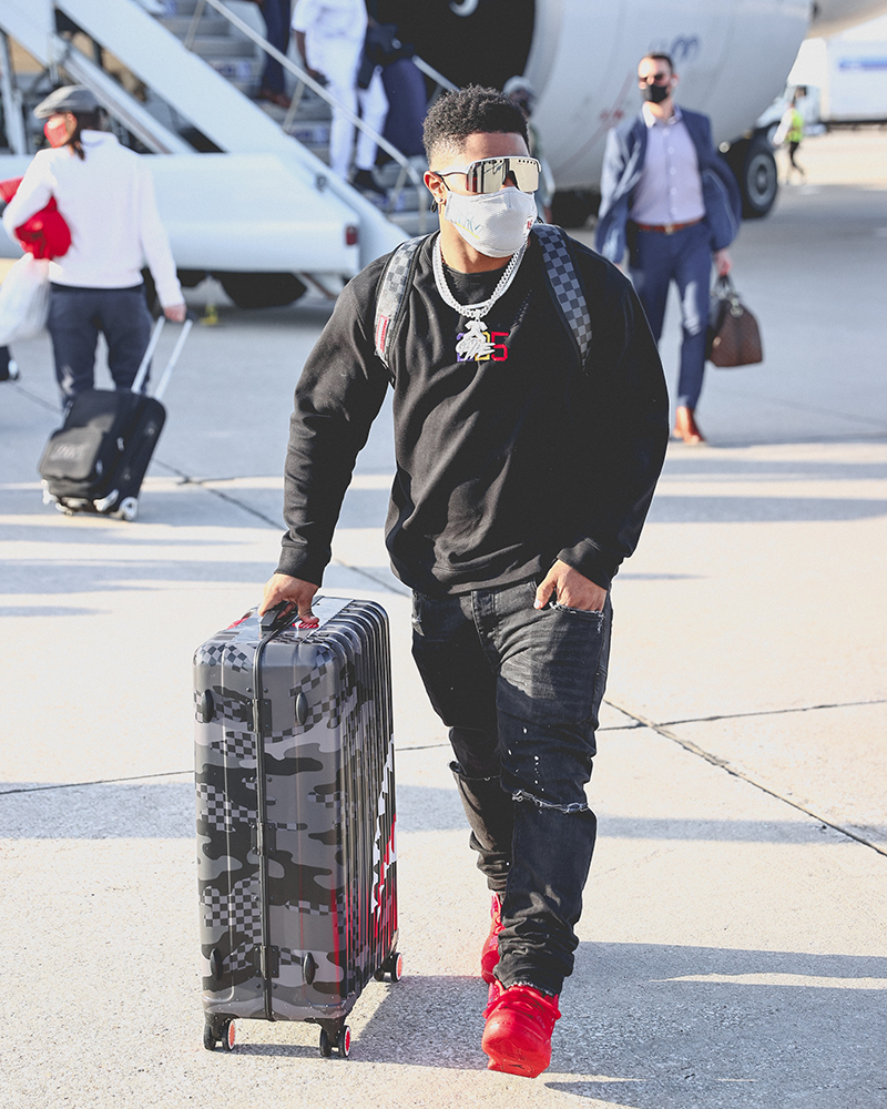 Chiefs's tweet photo. Arrived in TB 🛬 https://t.co/QAaWELWmTf