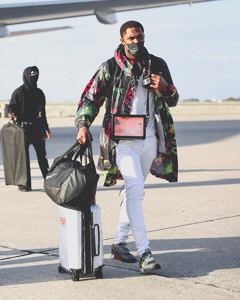 Chiefs's tweet photo. Arrived in TB 🛬 https://t.co/QAaWELWmTf
