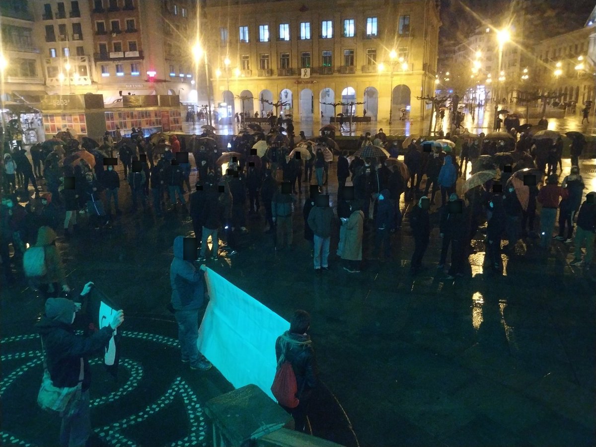 LaHaineInfo's tweet photo. Varios cientos de personas en Iruñea en solidaridad con @PabloHasel @LlibertatHasel  #amnistiaosoa https://t.co/sZmi84Lkra