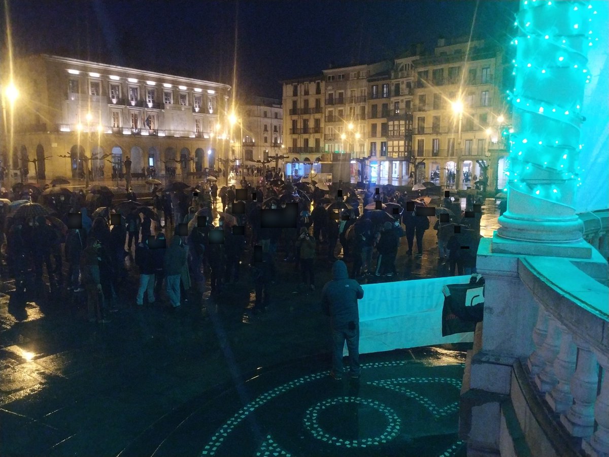 LaHaineInfo's tweet photo. Varios cientos de personas en Iruñea en solidaridad con @PabloHasel @LlibertatHasel  #amnistiaosoa https://t.co/sZmi84Lkra